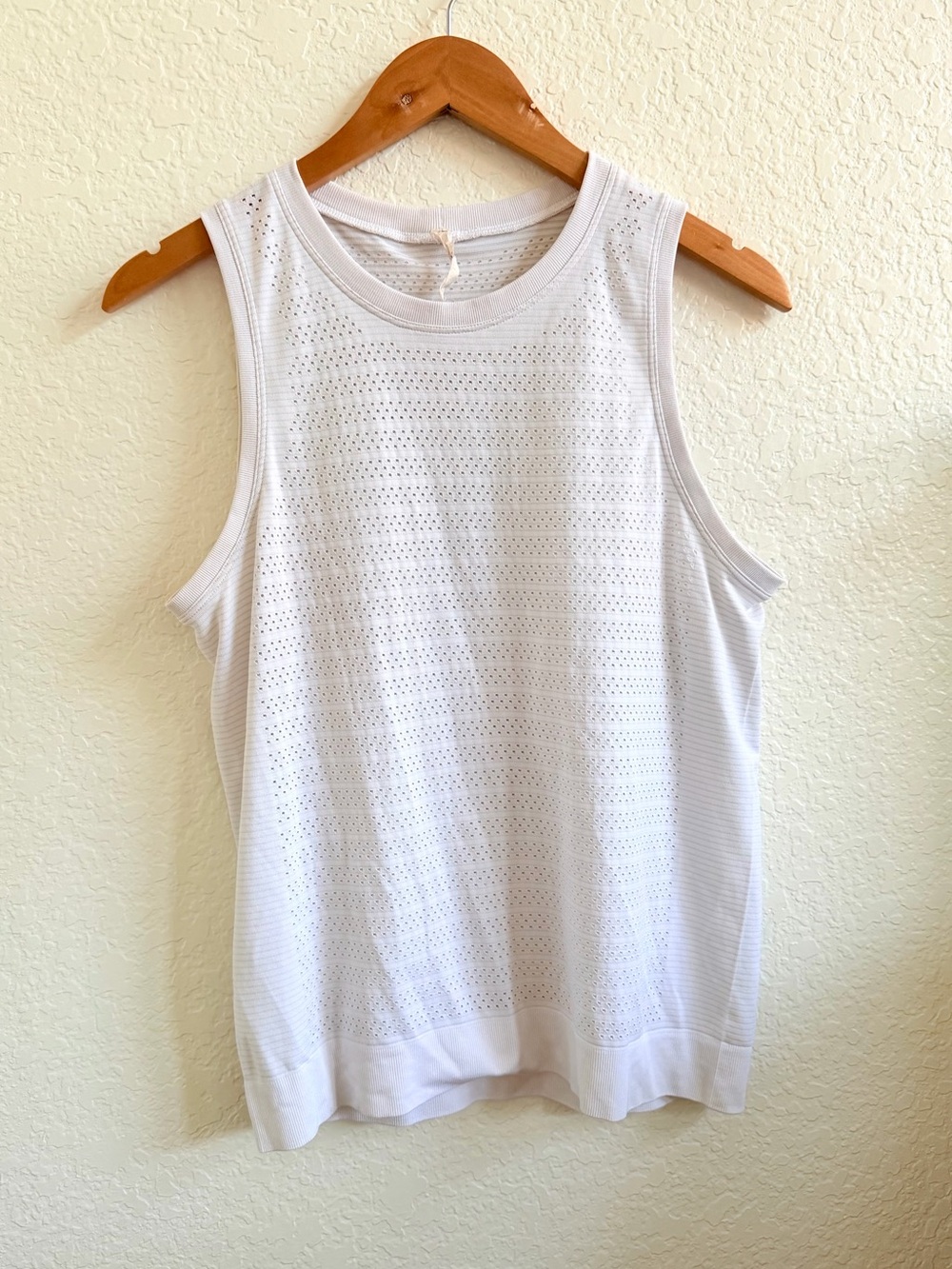 Lululemon Swiftly Breathe Muscle Tank Top White Sleeveless Perforated Knit 6 - Picture 2 of 6